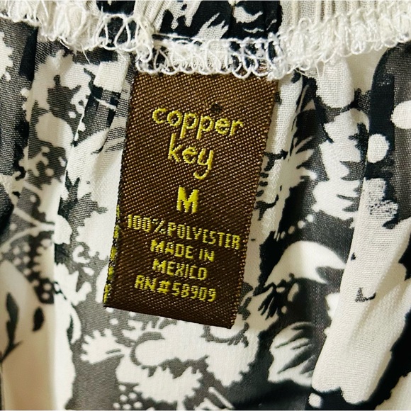 Copper Key sheer black & white floral print blouse - Picture 2 of 3